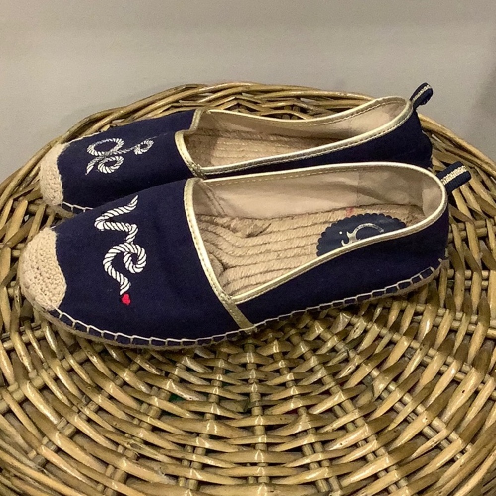 C. Wonder love espadrilles perfect condition.  Worn once
